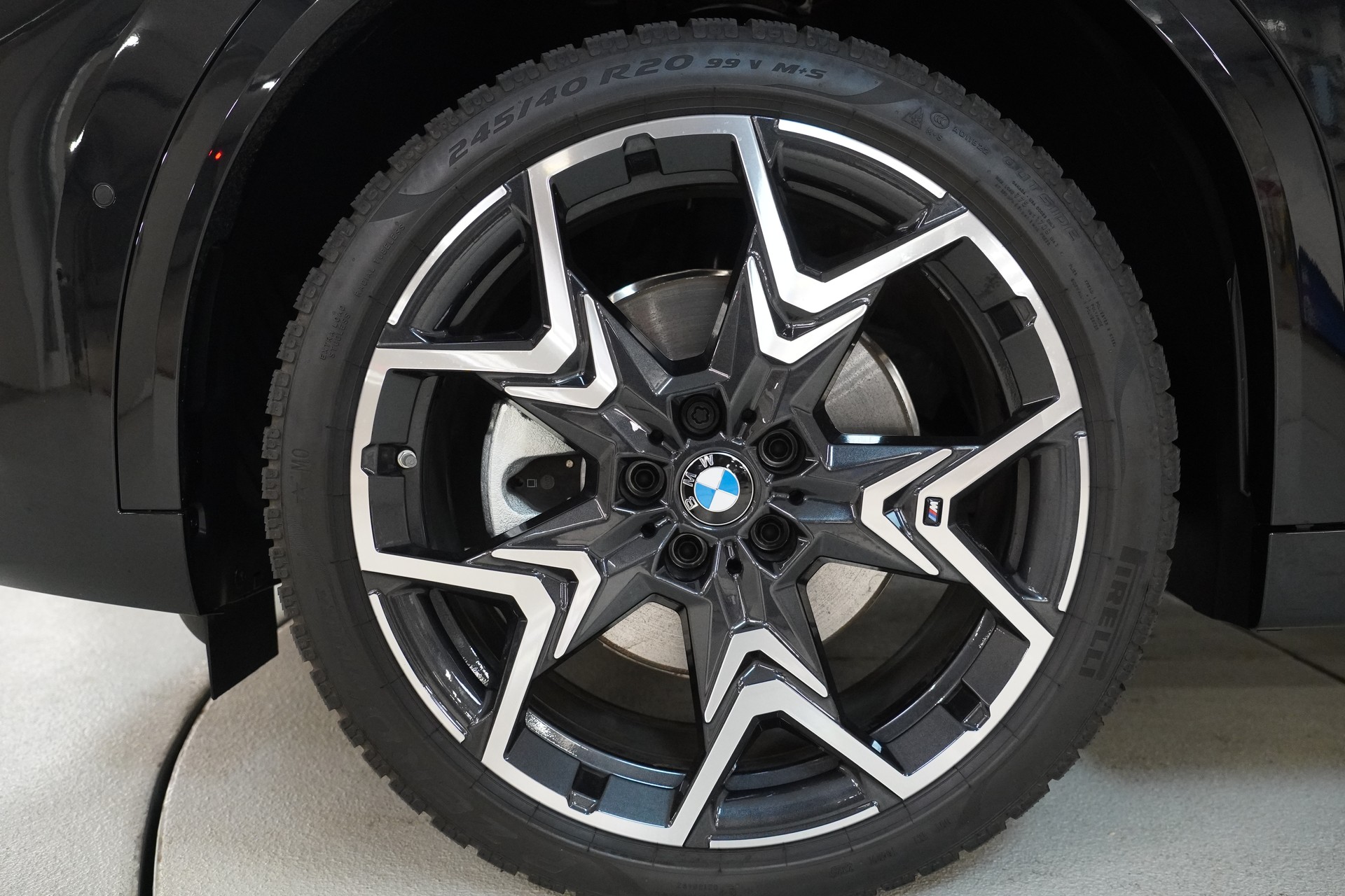BMW iX2 xDrive 30 M Sport-image-10