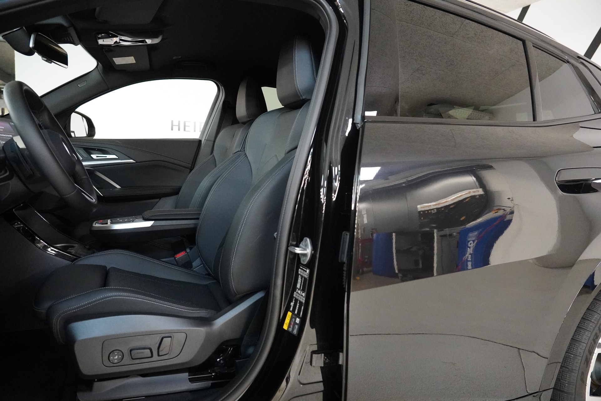 BMW iX2 xDrive 30 M Sport-image-11