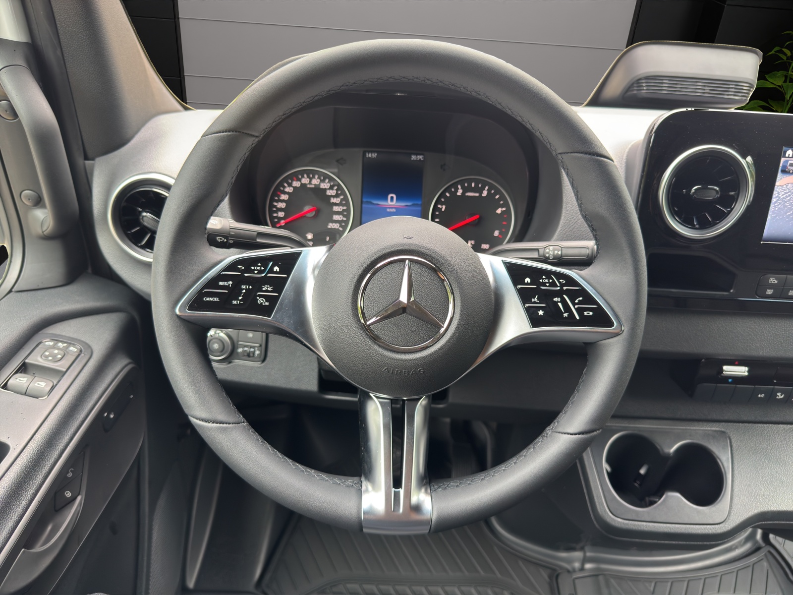 MERCEDES-BENZ Sprinter 317 CDI Standard 9G-TRONIC-image-10