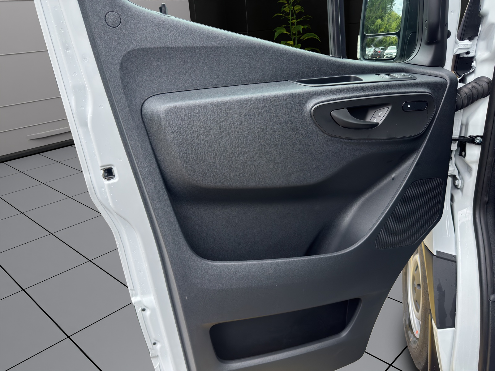 MERCEDES-BENZ Sprinter 317 CDI Standard 9G-TRONIC-image-7