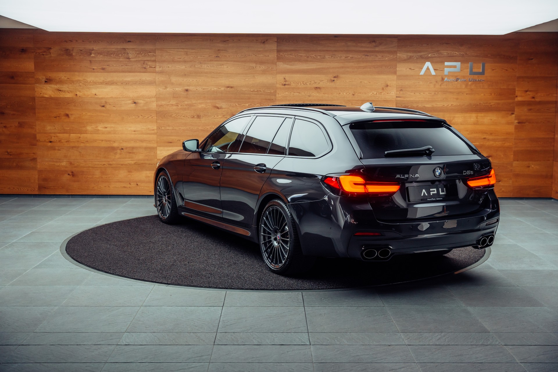 BMW-ALPINA D5 S Touring xDrive Switch-Tronic-showroom-element-2
