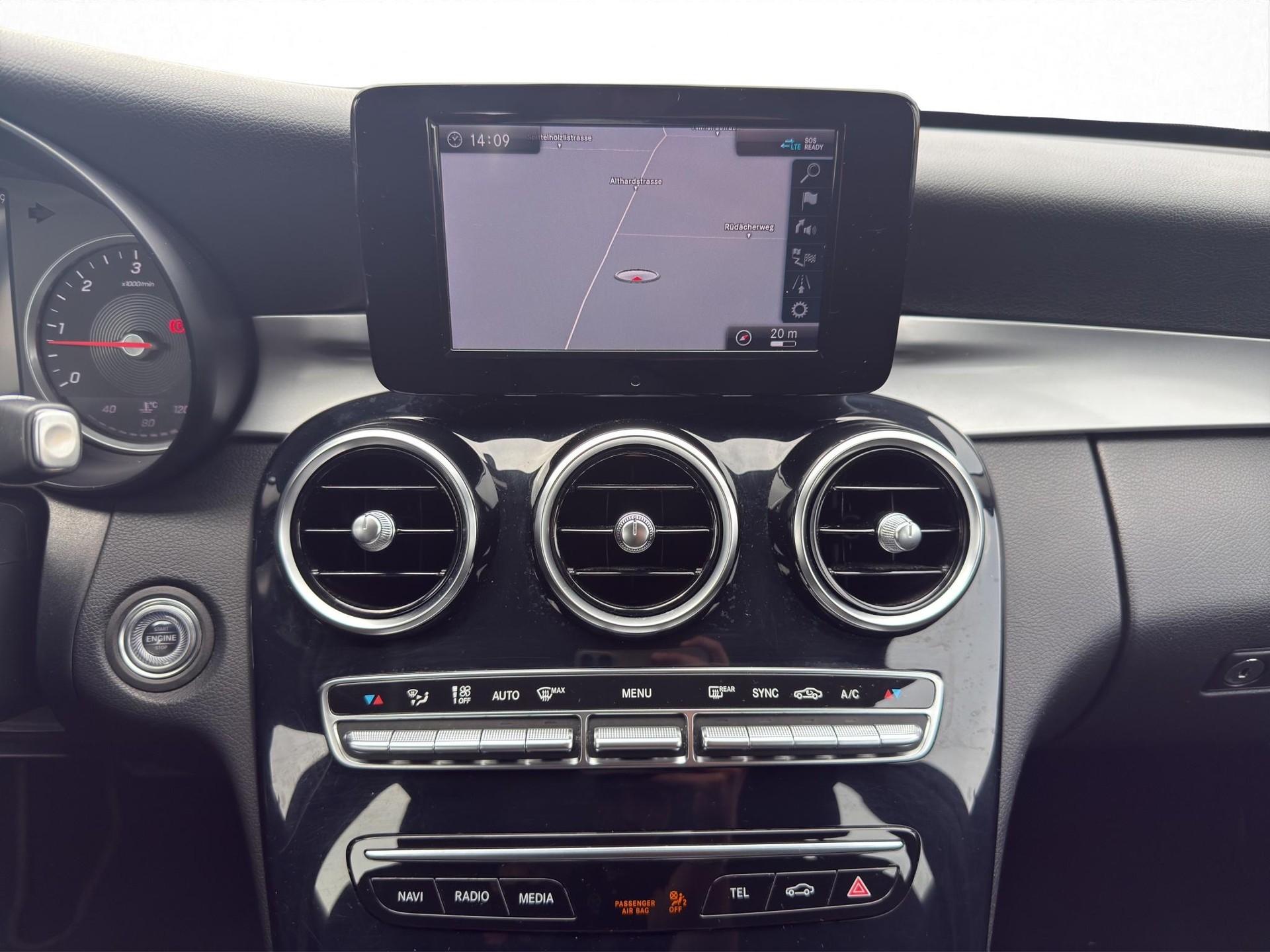 MERCEDES-BENZ C 220 d Avantgarde 4matic Kombi-image-16
