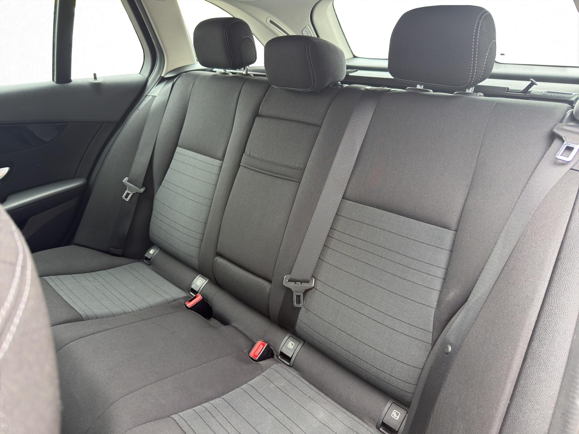 MERCEDES-BENZ C 220 d Avantgarde 4matic Kombi-image-19