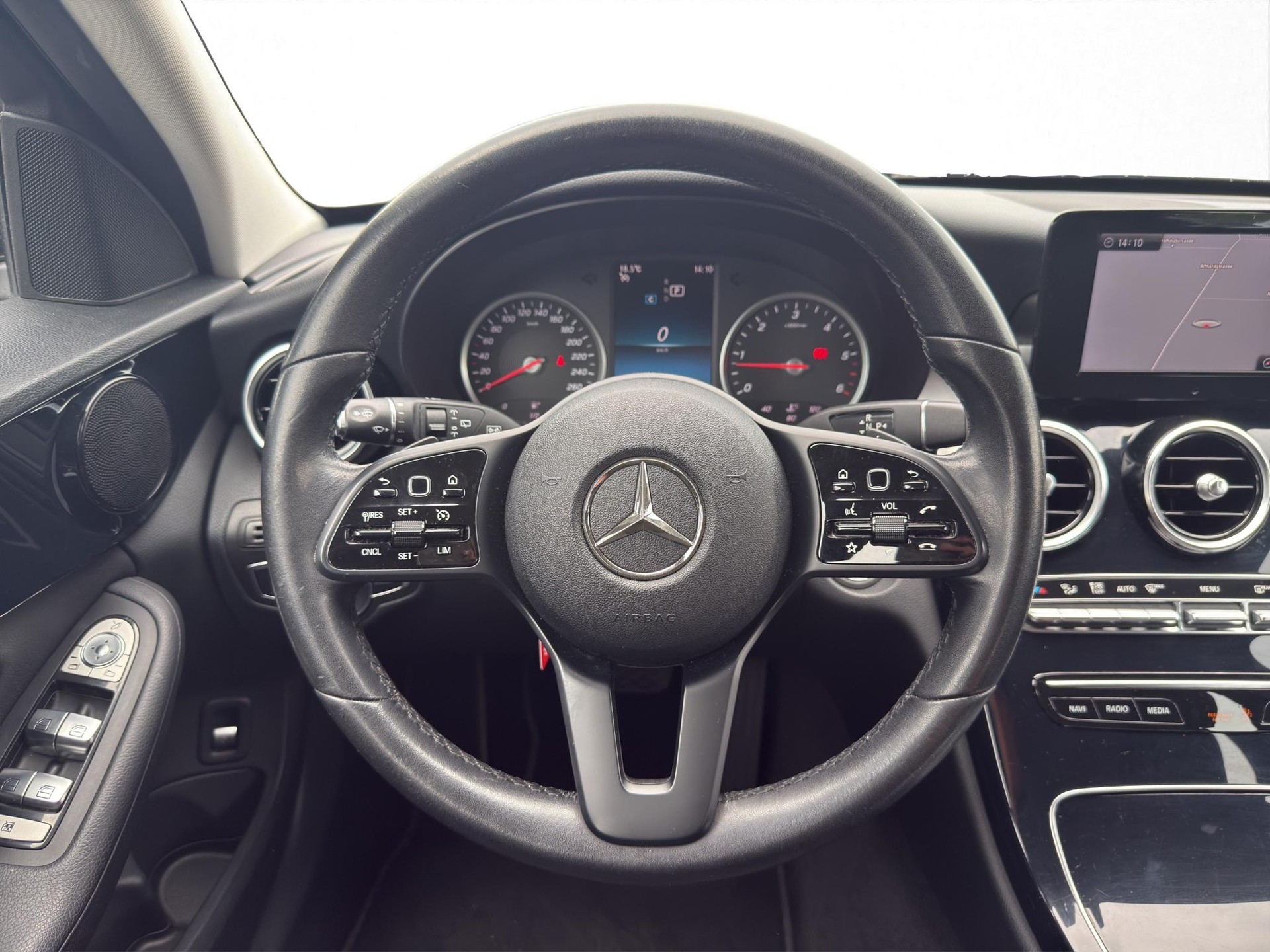 MERCEDES-BENZ C 220 d Avantgarde 4matic Kombi-image-13
