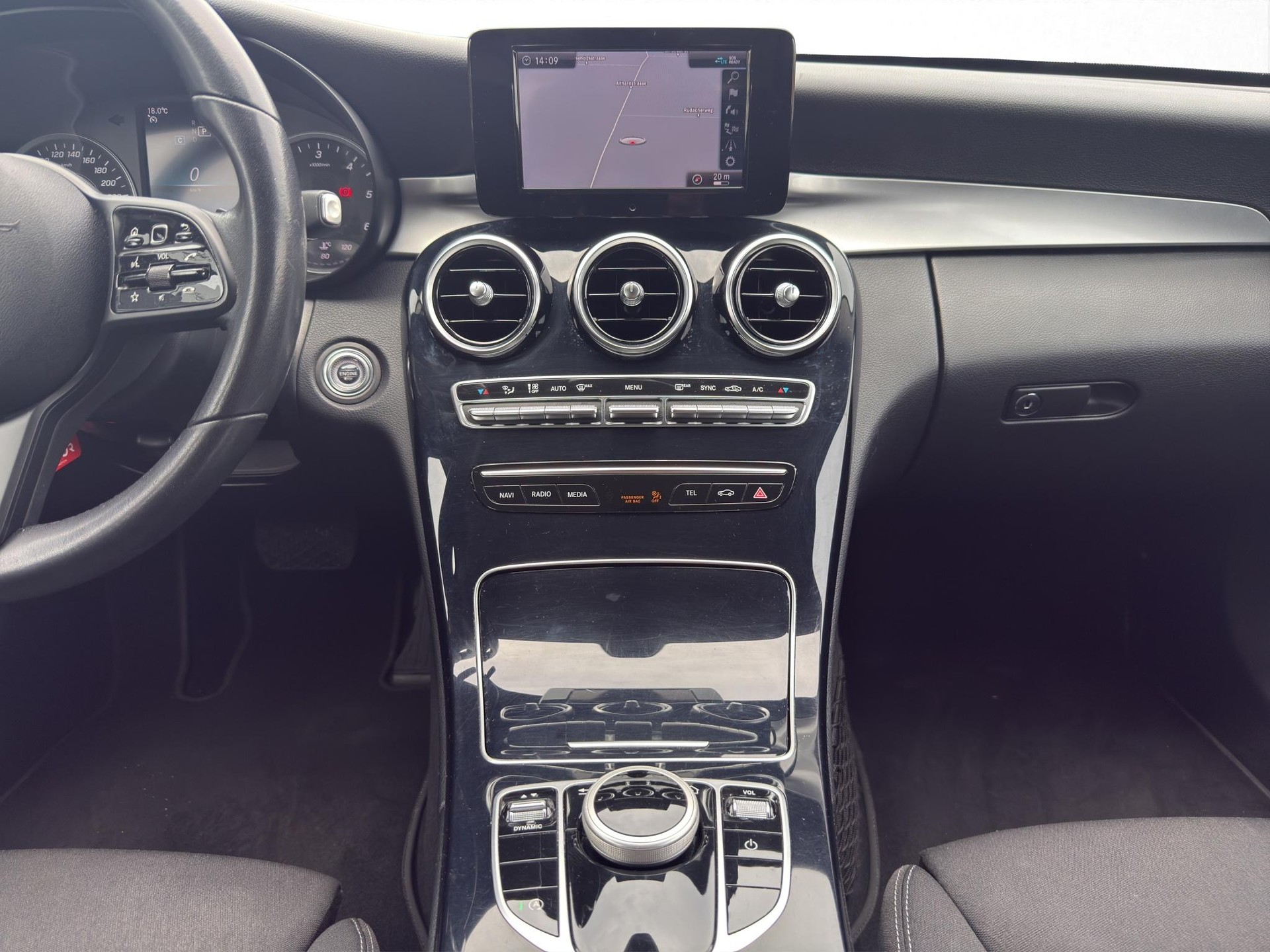 MERCEDES-BENZ C 220 d Avantgarde 4matic Kombi-image-15