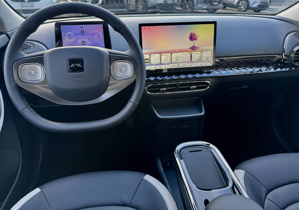 JAC E30X City-image-10