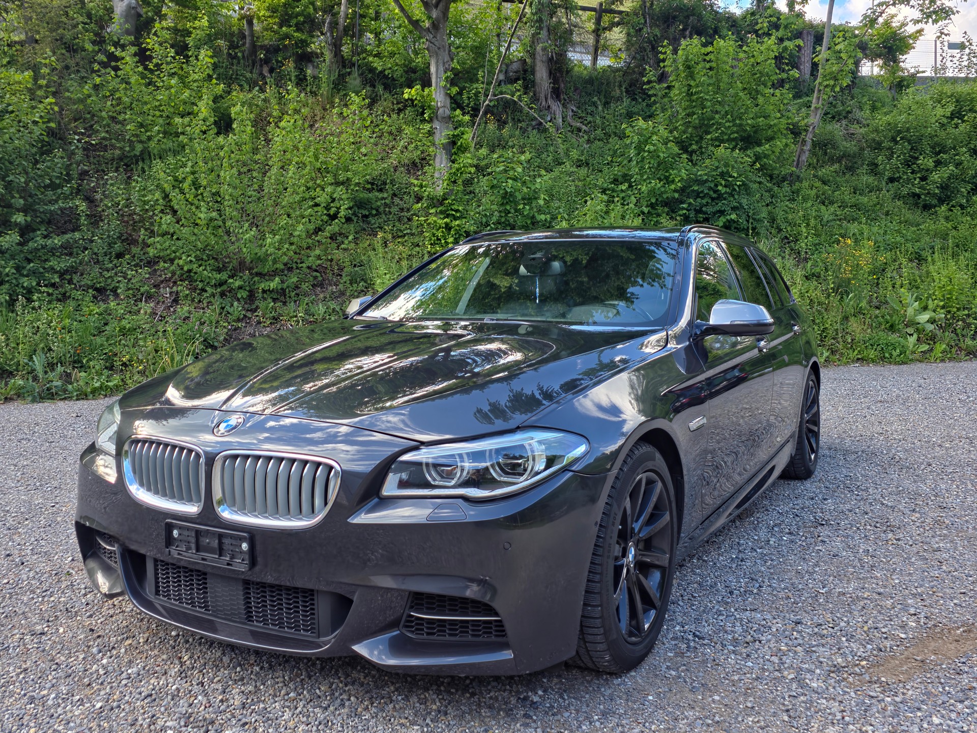 BMW M550d Touring xDrive Steptronic-showroom-element-1