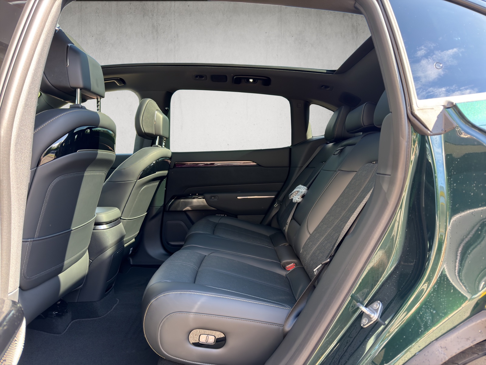 ZEEKR 7X Privilege AWD-image-13