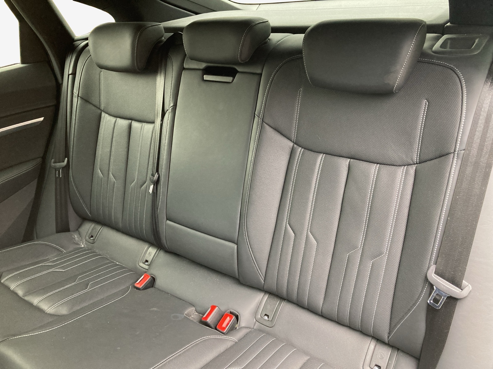 AUDI e-tron 55 Sportback S Line quattro-image-11