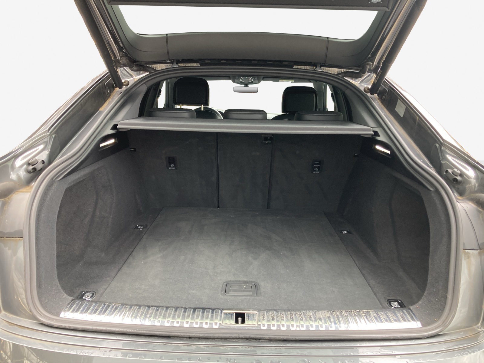 AUDI e-tron 55 Sportback S Line quattro-image-12