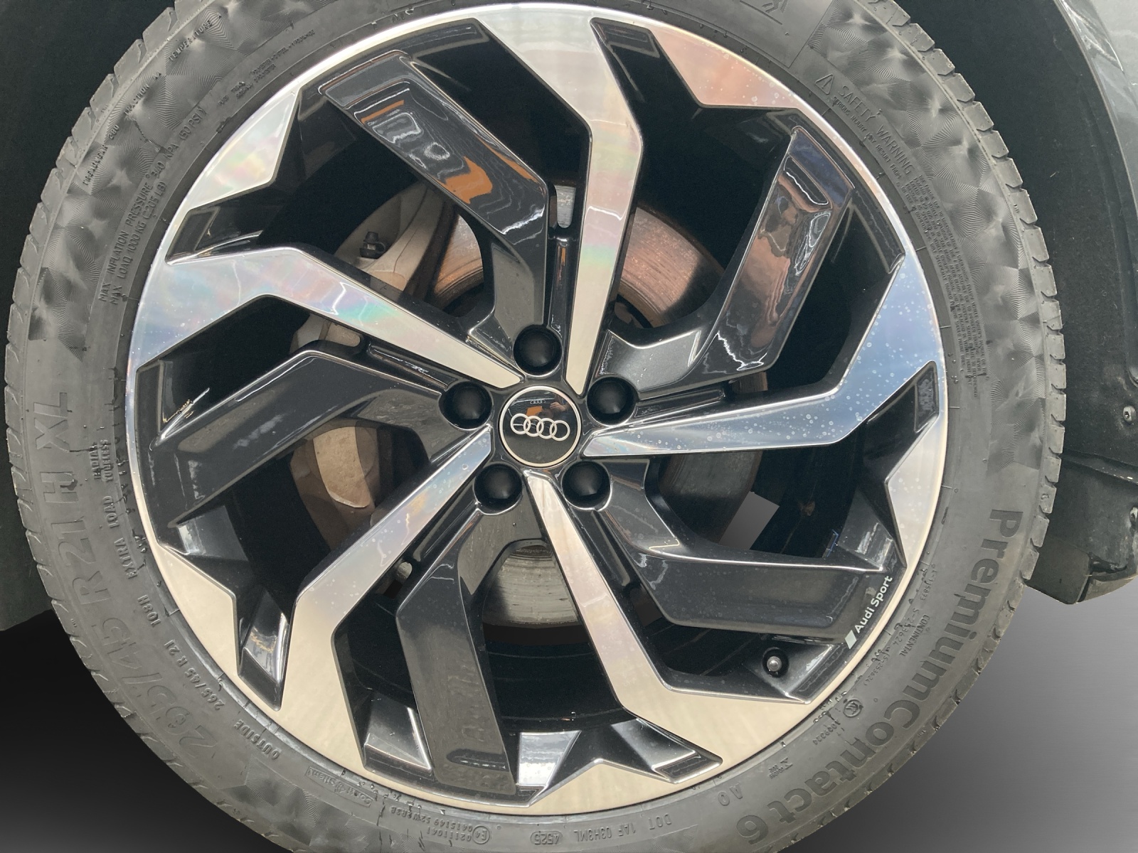 AUDI e-tron 55 Sportback S Line quattro-image-15