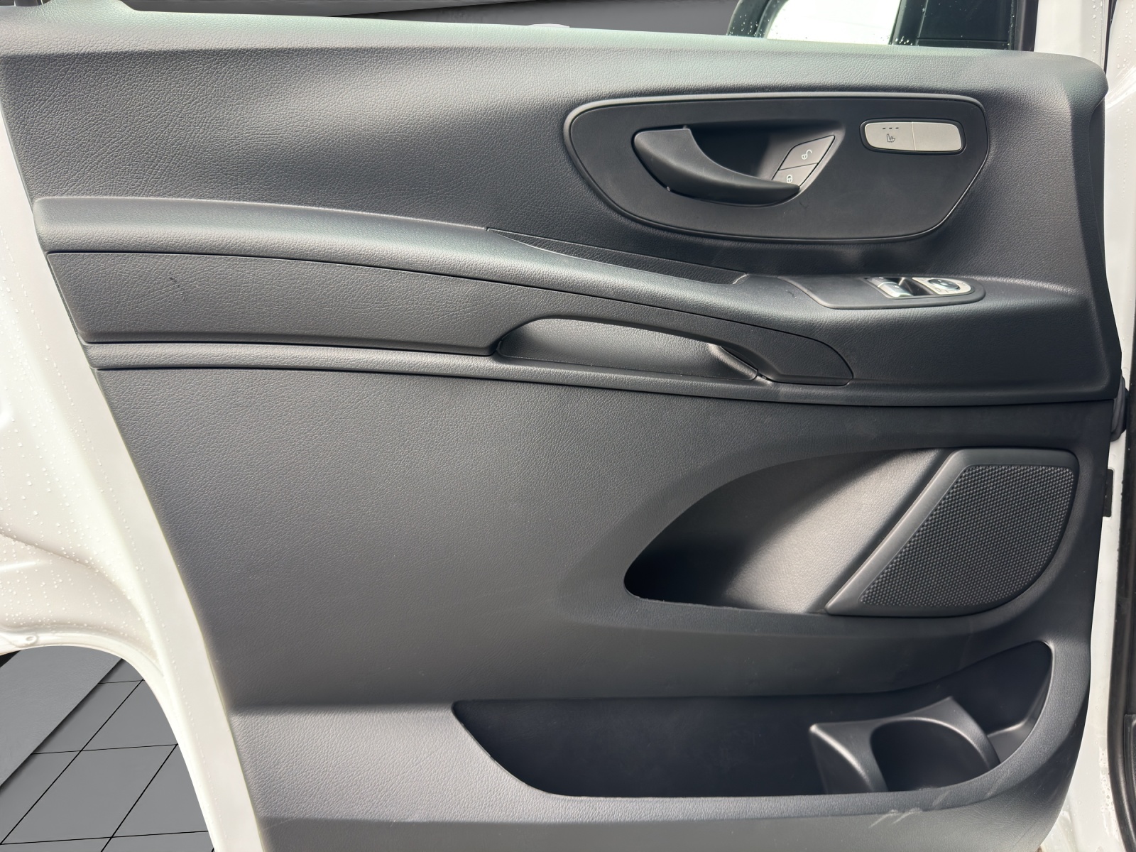 MERCEDES-BENZ eVito 129 Lang Profesional-image-5