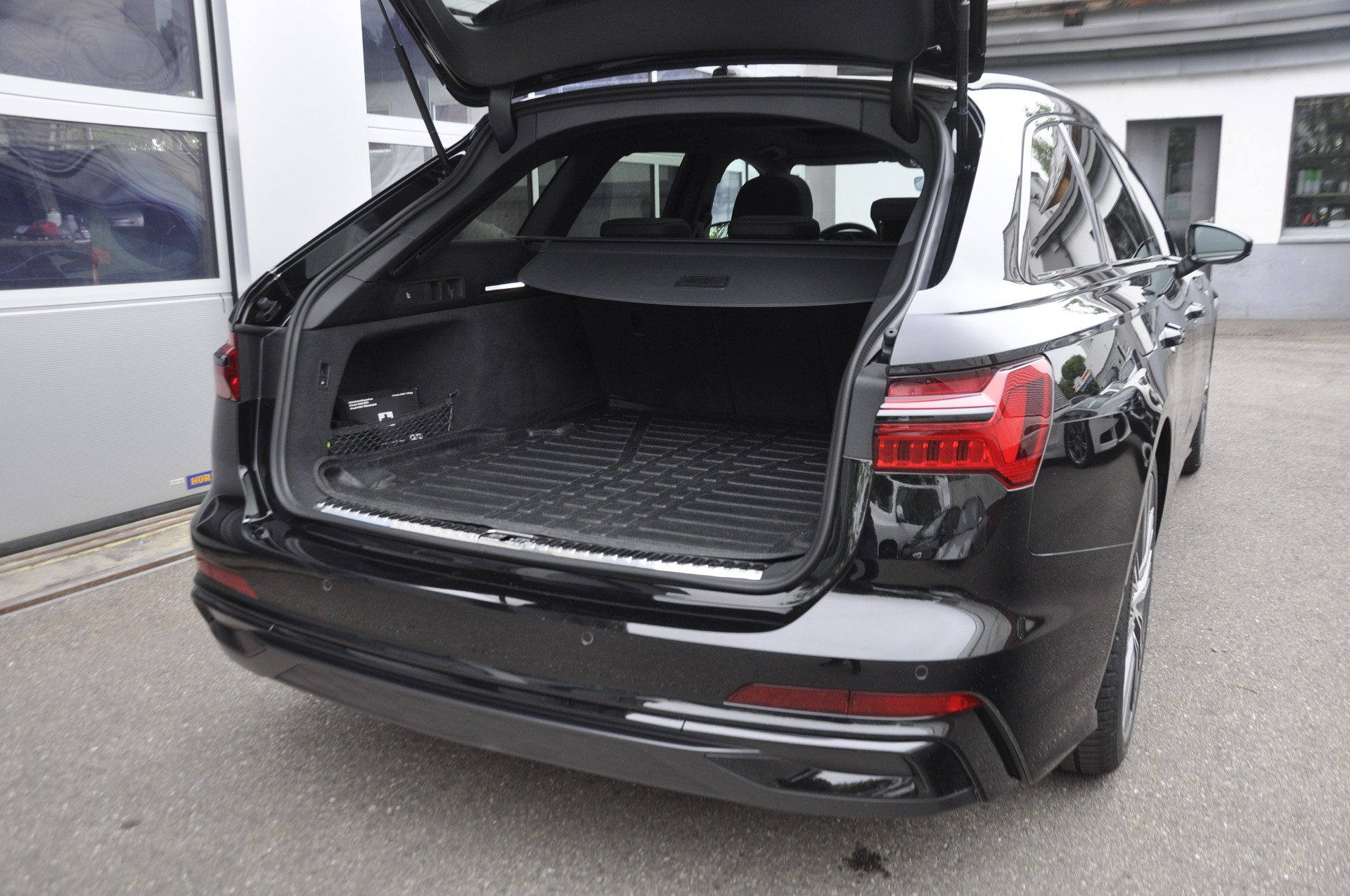 AUDI A6 Avant 55 TFSI S line quattro S-tronic I Anhängerkupplung-image-14