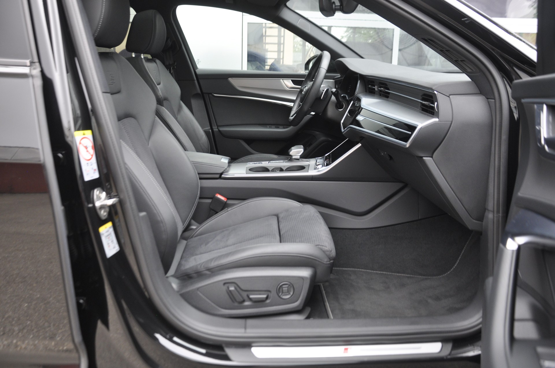 AUDI A6 Avant 55 TFSI S line quattro S-tronic I Anhängerkupplung-image-6