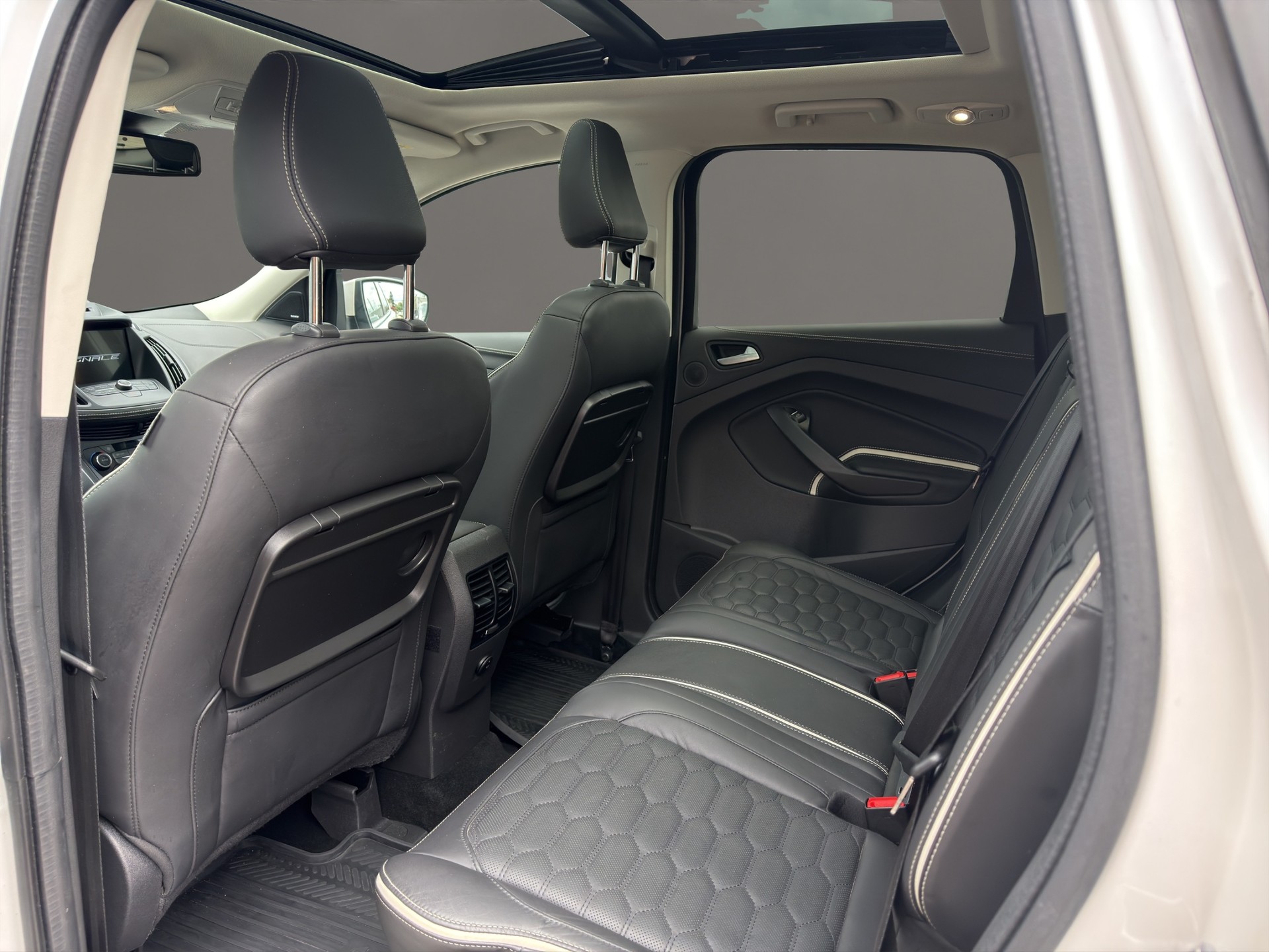 FORD Kuga 2.0 TDCi Vignale 4WD PowerShift-image-16