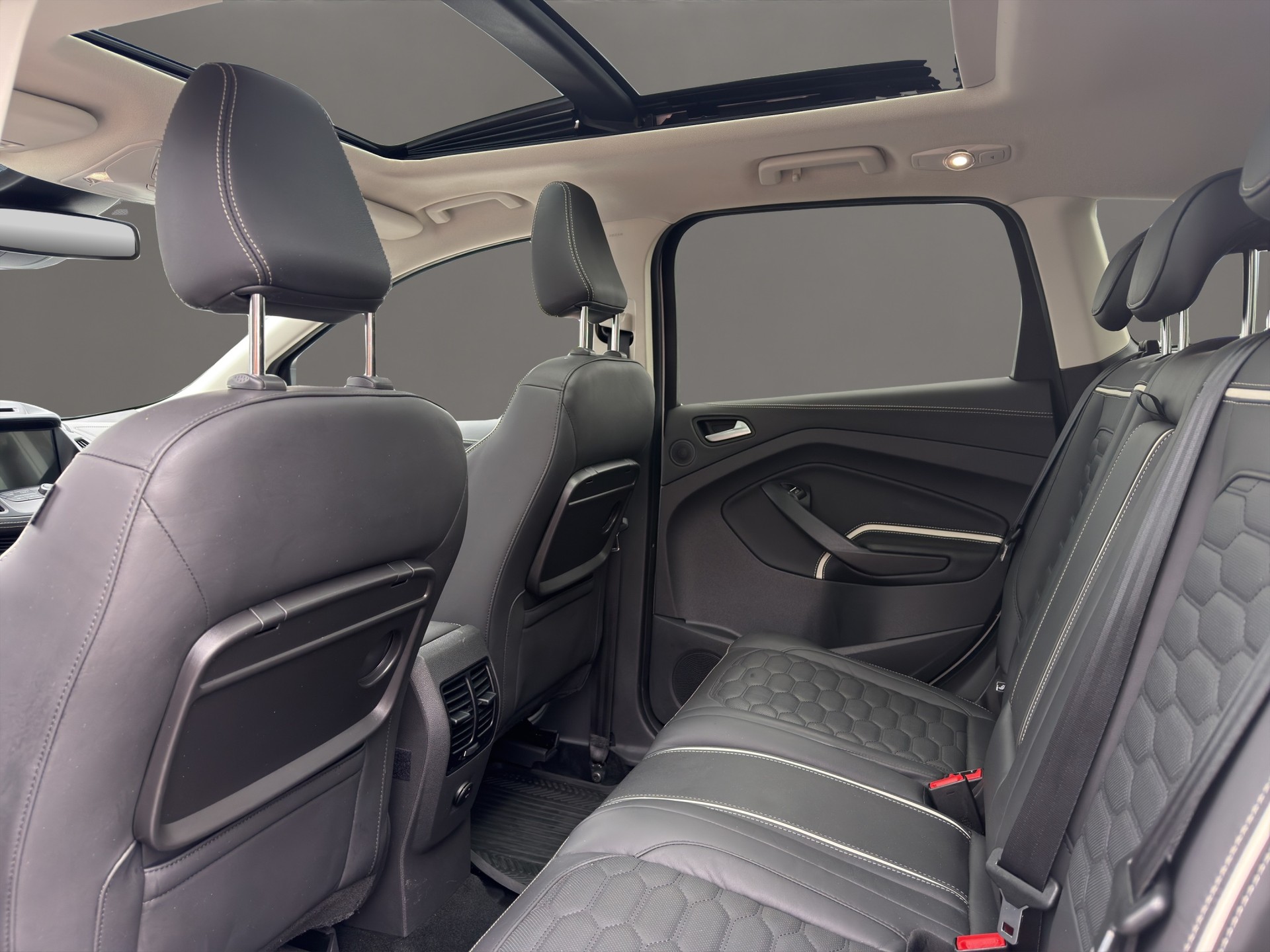 FORD Kuga 2.0 TDCi Vignale 4WD PowerShift-image-15