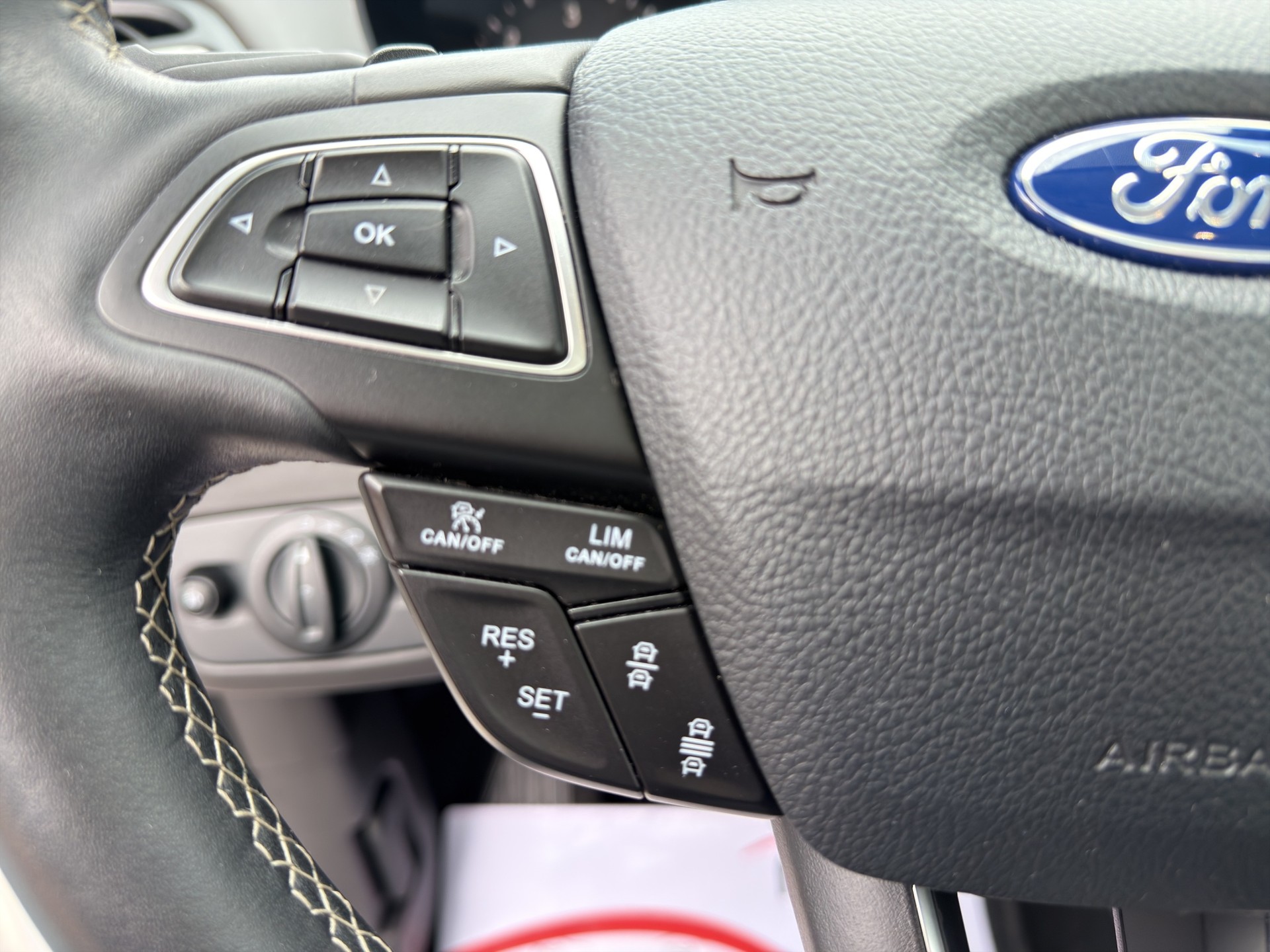 FORD Kuga 2.0 TDCi Vignale 4WD PowerShift-image-19