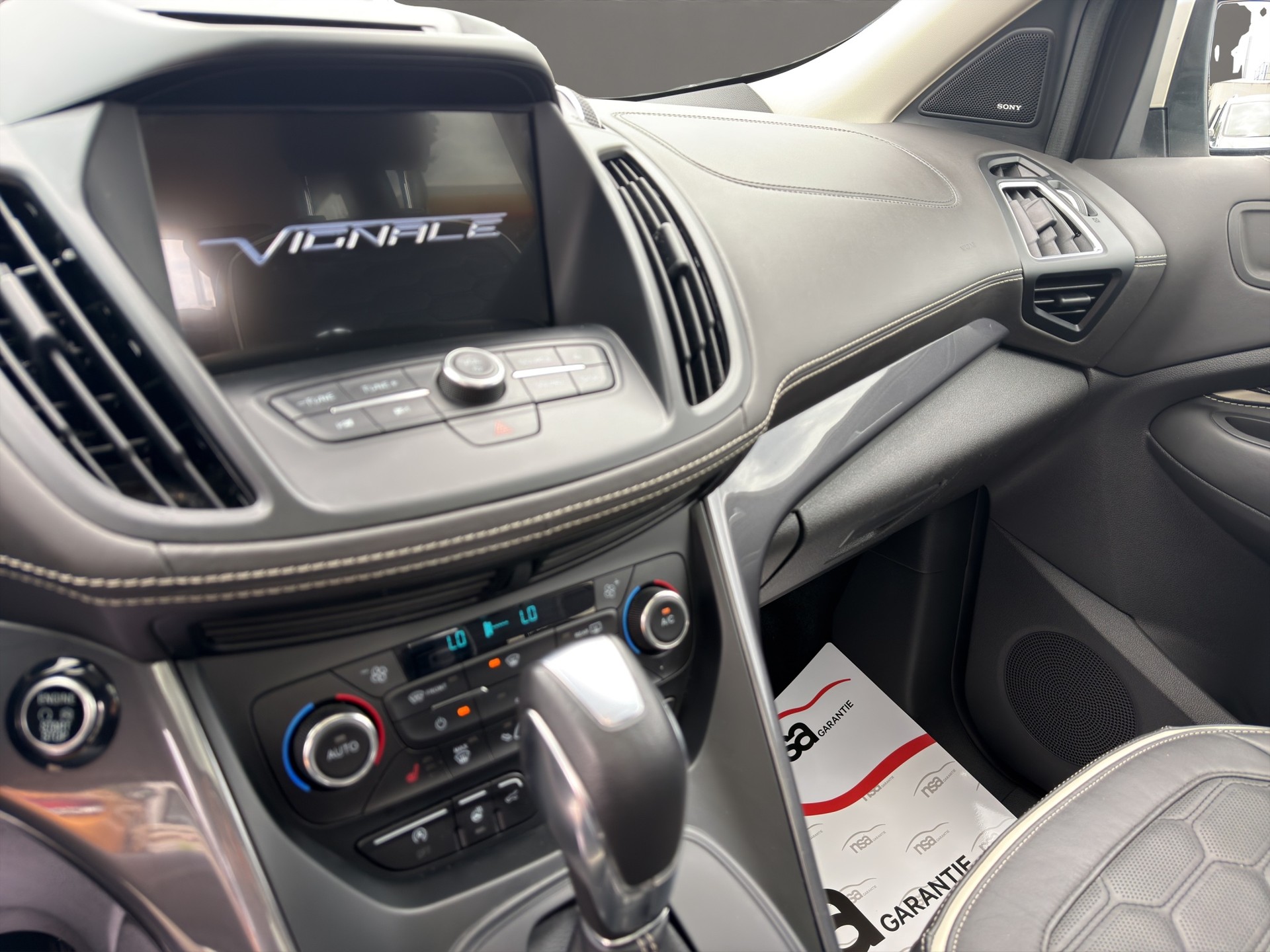 FORD Kuga 2.0 TDCi Vignale 4WD PowerShift-image-14