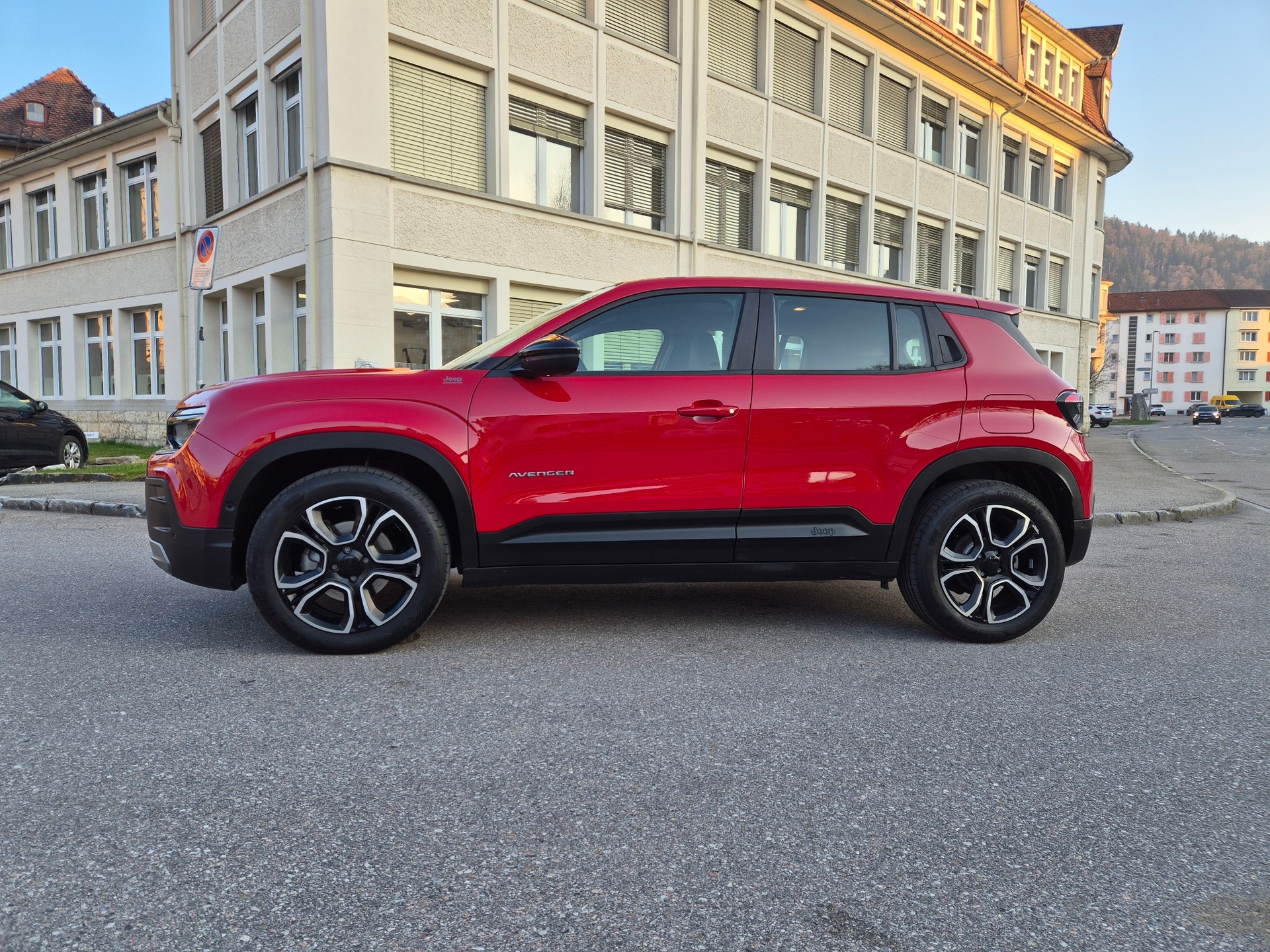 JEEP Avenger 54kWh Altitude Plus-showroom-element-1