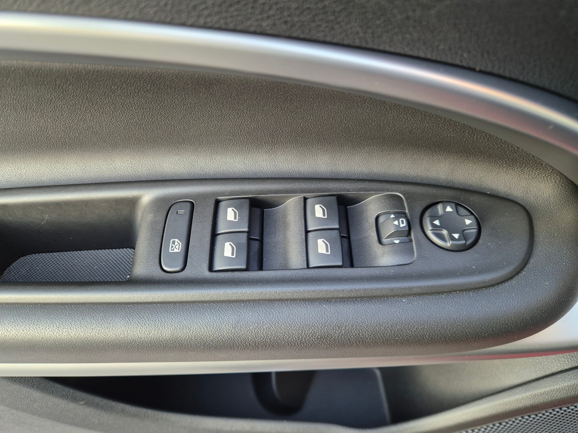 JEEP Avenger 54kWh Altitude Plus-image-9