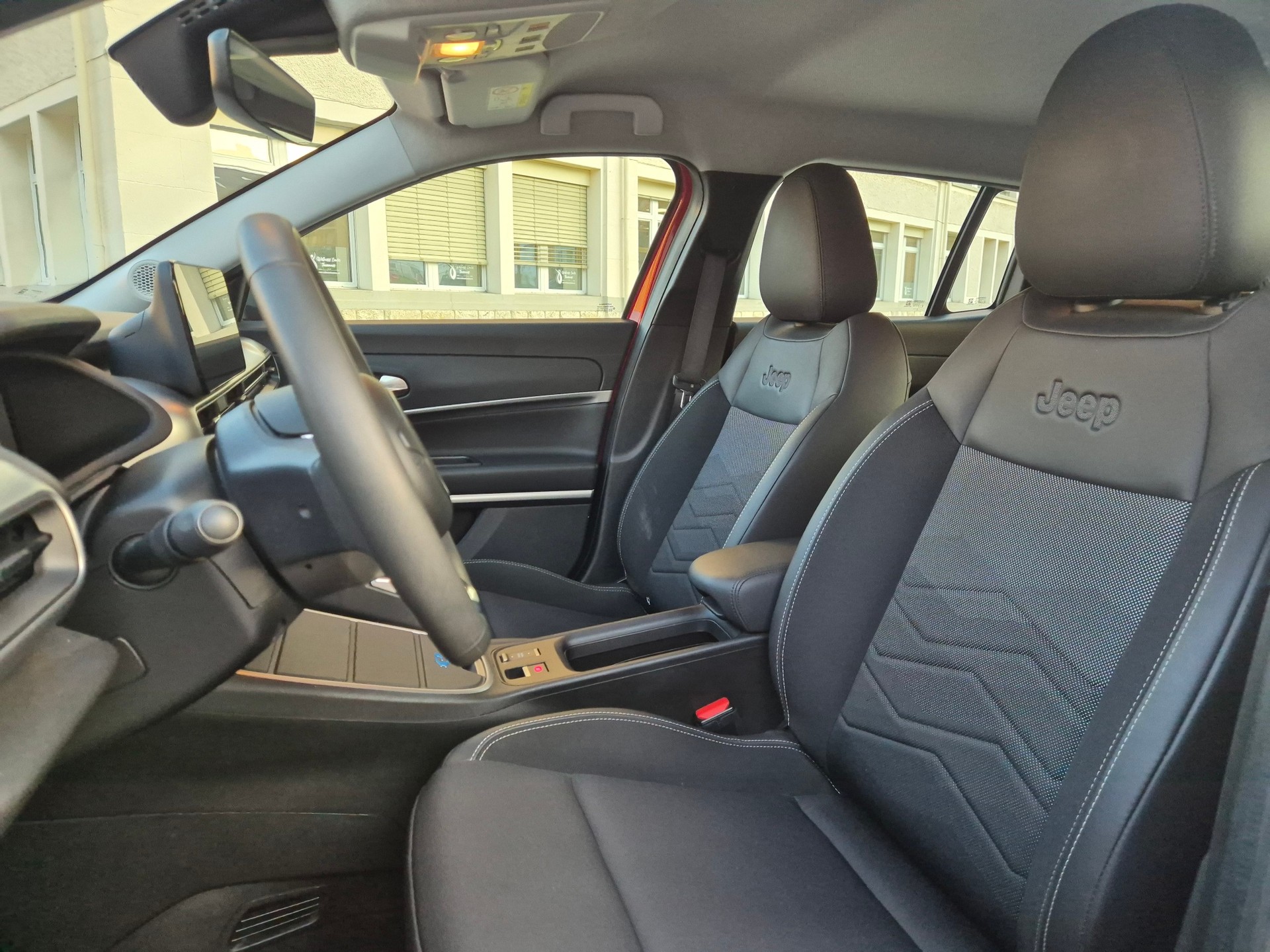 JEEP Avenger 54kWh Altitude Plus-image-7