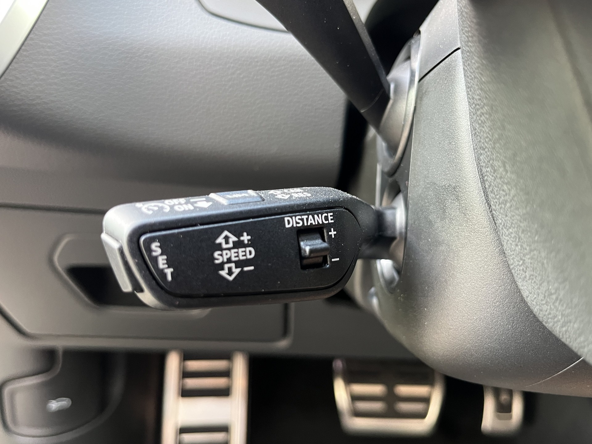 AUDI RS6 Avant 4.0 TFSI V8 Performance qu. *B&O Adv (3D) Sound, Panoramadach, AHK, KW Fahrwerk, (5-Jahre Garantie)*-image-23