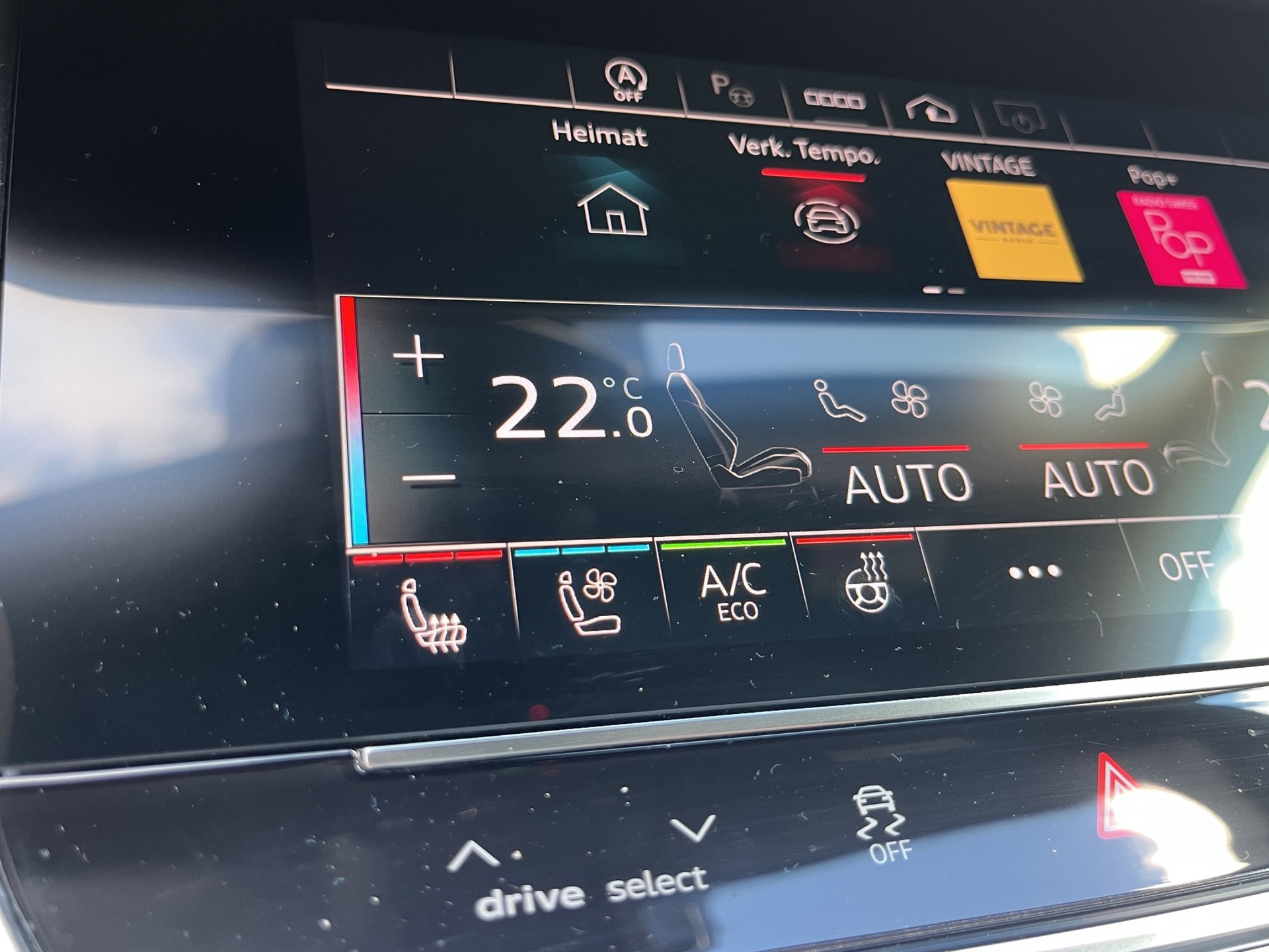 AUDI RS6 Avant 4.0 TFSI V8 Performance qu. *B&O Adv (3D) Sound, Panoramadach, AHK, KW Fahrwerk, (5-Jahre Garantie)*-image-22