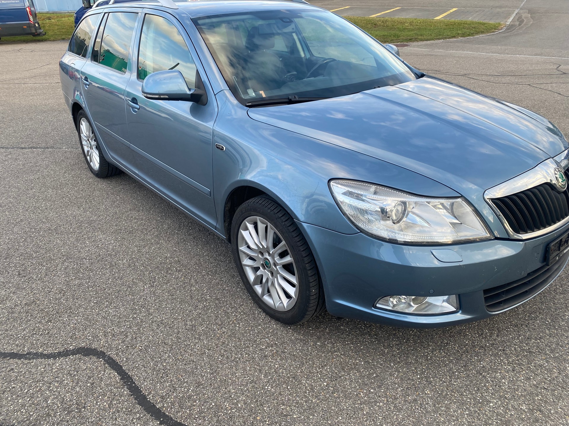 SKODA Octavia Combi 2.0 TDI Swiss Adventure 4x4 DSG-image-1