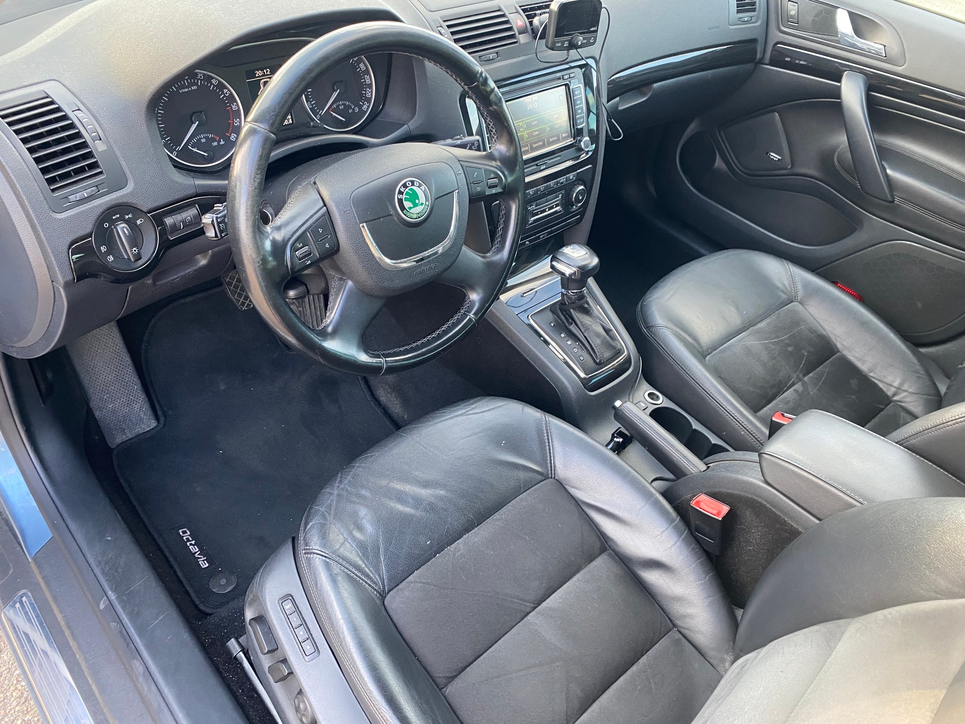 SKODA Octavia Combi 2.0 TDI Swiss Adventure 4x4 DSG-image-4