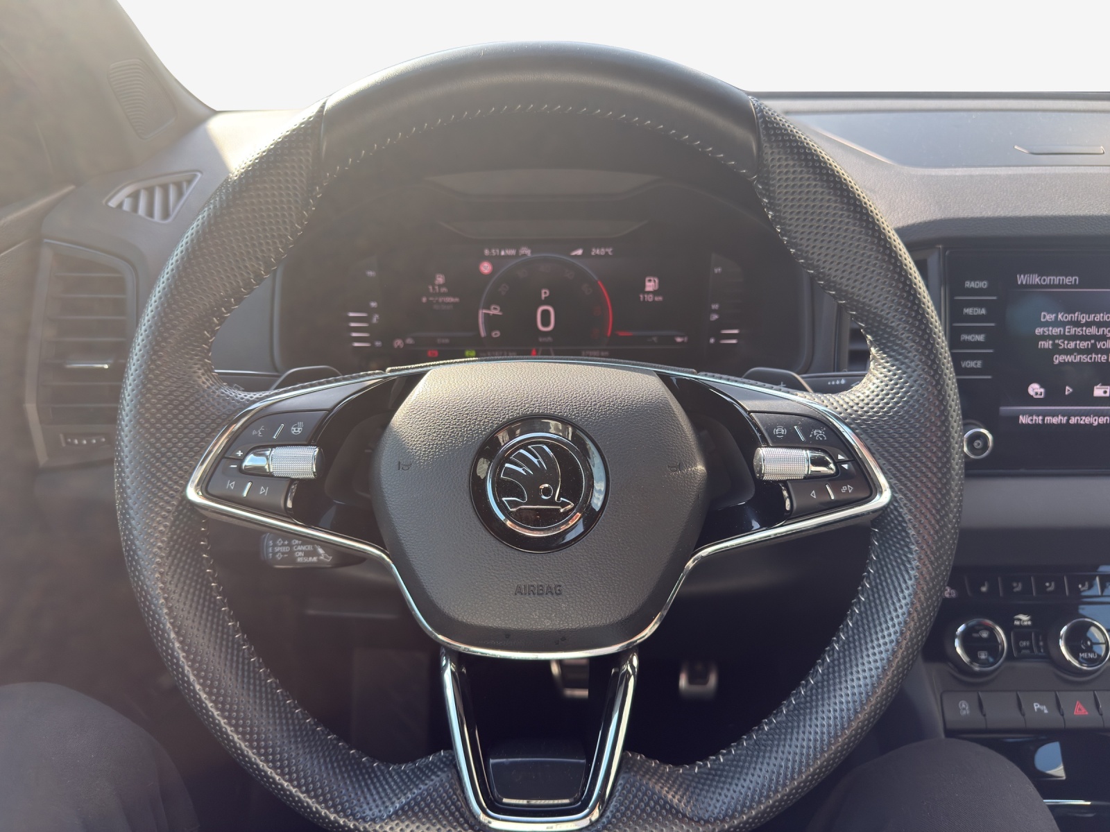 SKODA Karoq 1.5 TSI SportLine DSG-image-9