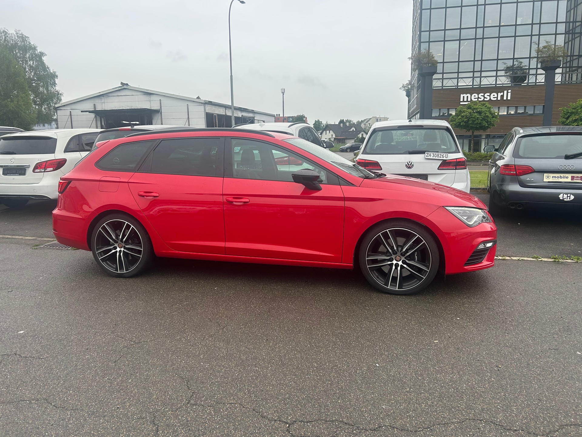 SEAT Leon ST 2.0 TSI Swiss Cupra 300 4 Drive DSG-image-5
