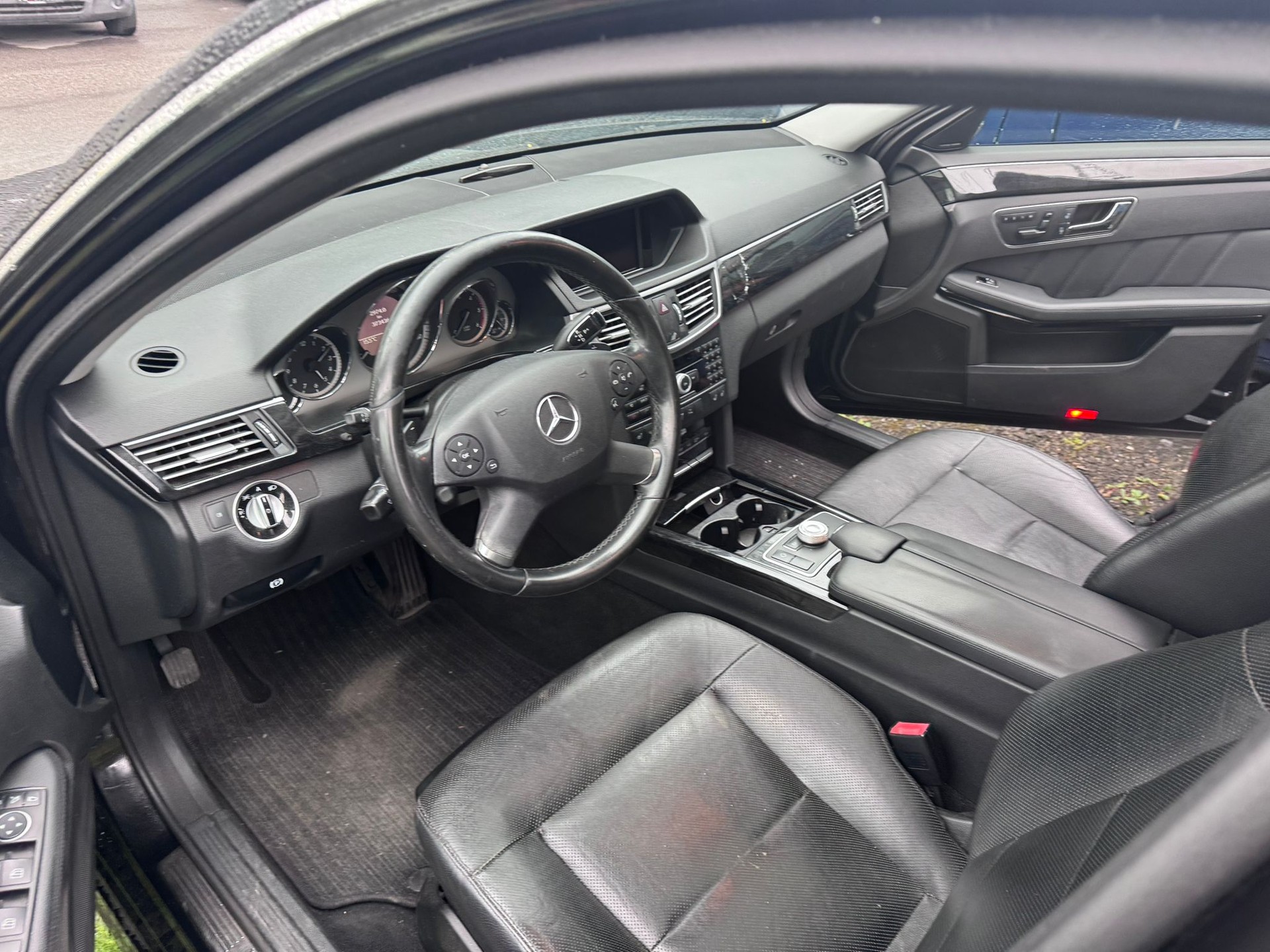 MERCEDES-BENZ E 350 CDI BlueEfficiency Elégance 4Matic 7G-Tronic-image-3
