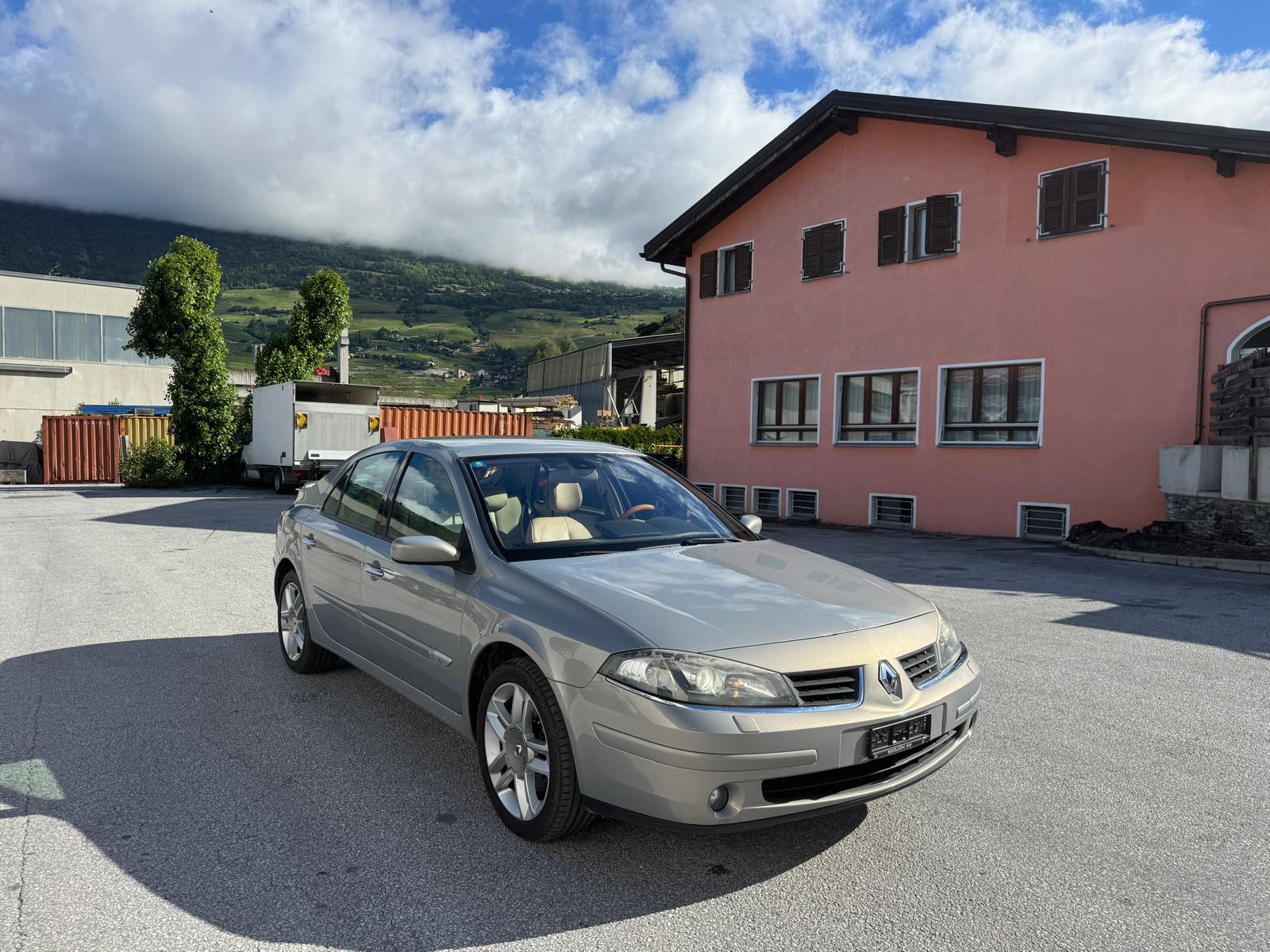 RENAULT Laguna 3.0 V6 24V Dynamique Automatic-image-1