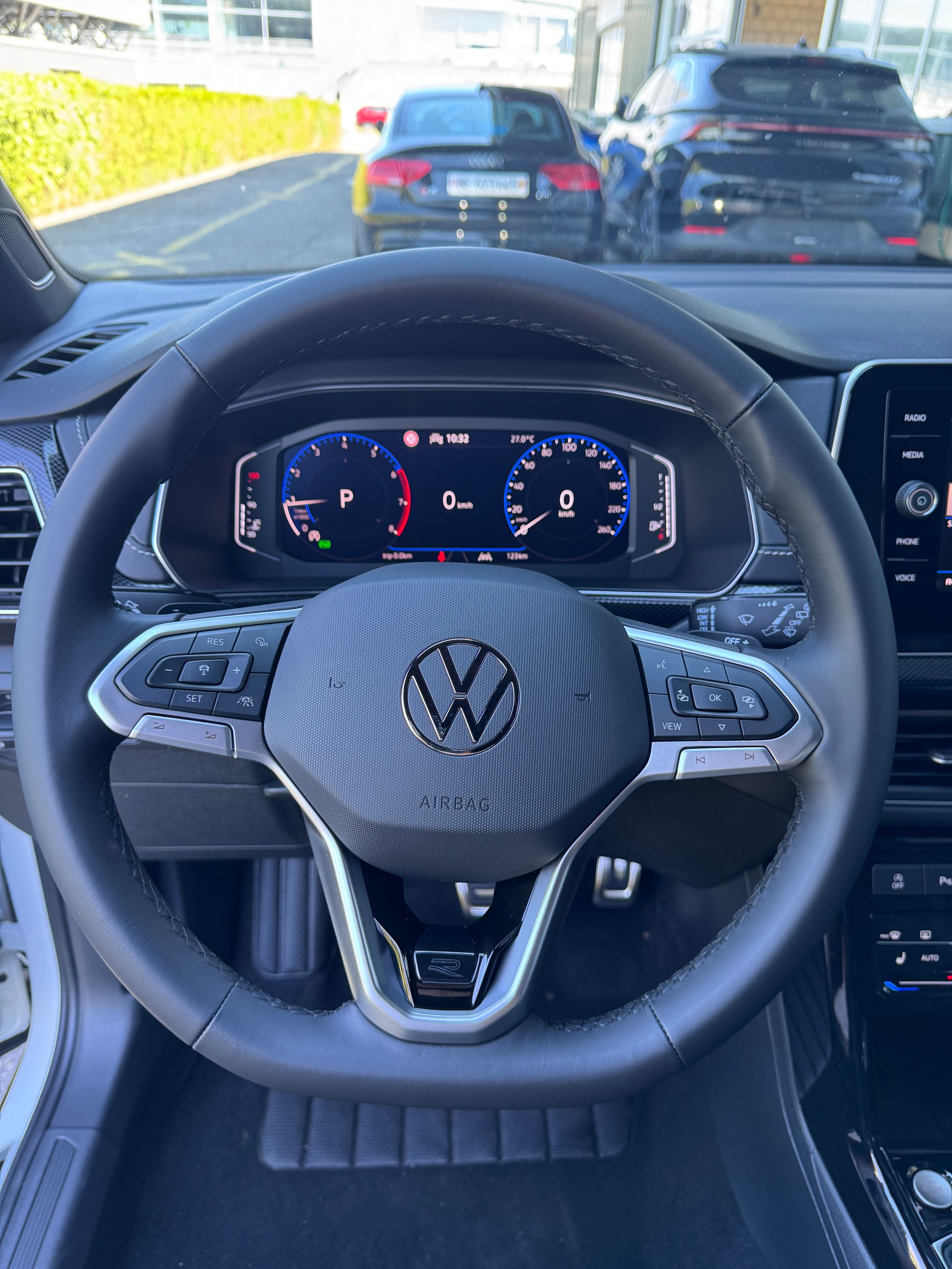 VW T-Cross 1.5 TSI EVO ACT R-Line DSG 150 PS mit Anhängerkupplung 39 % Rabatt !-showroom-element-2