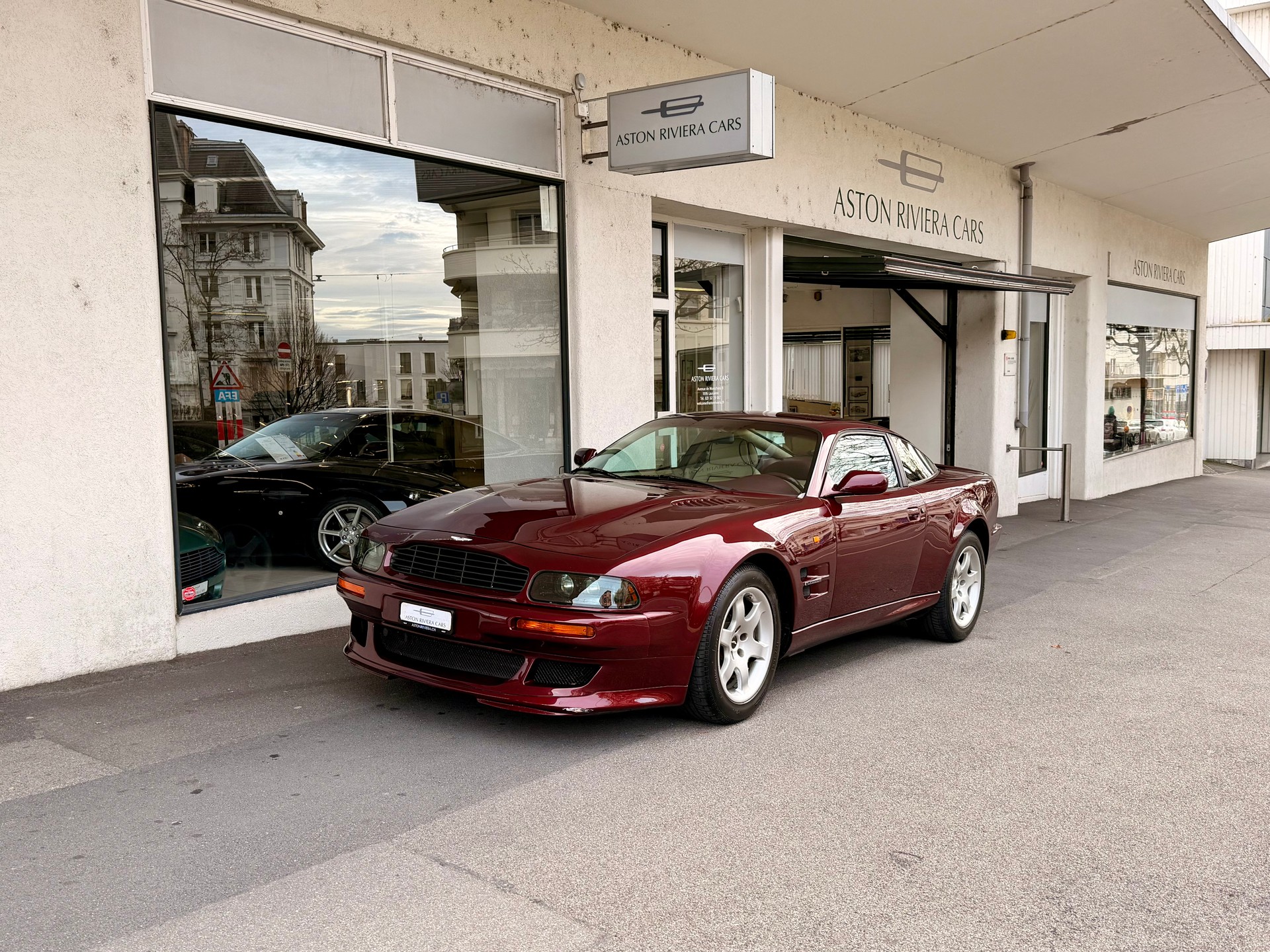 ASTON MARTIN V550