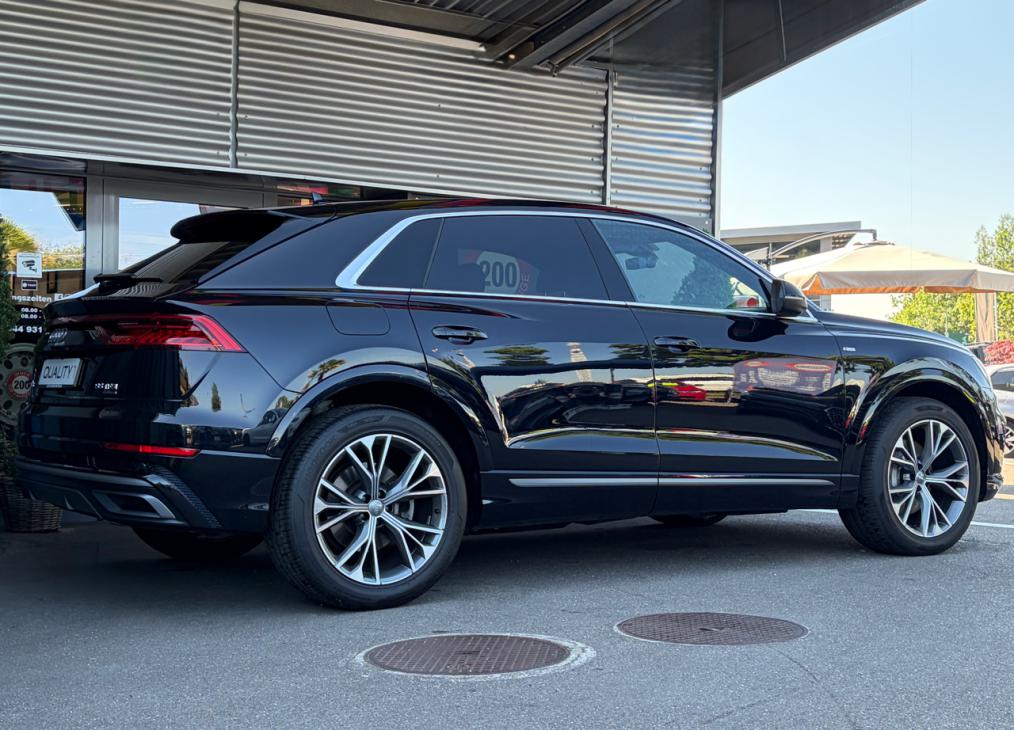 AUDI Q8 55 TFSi quattro S line-showroom-element-2