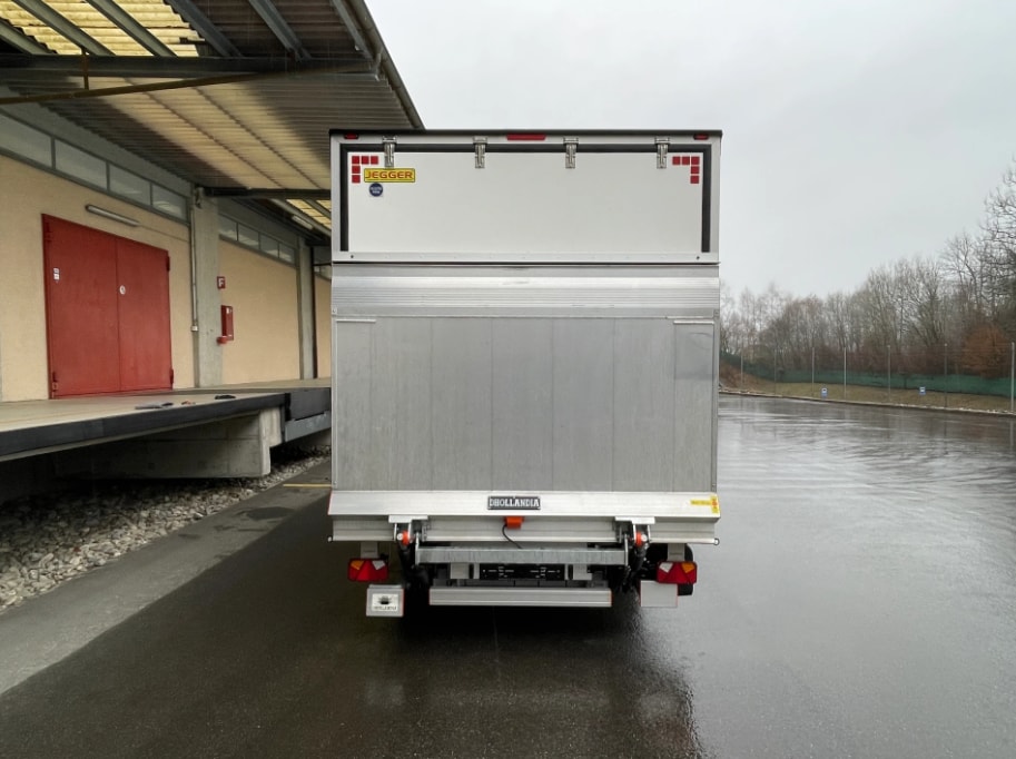 IVECO Daily 35 S 18H A8 Durchlader mit 2x Hebebühnen-image-6