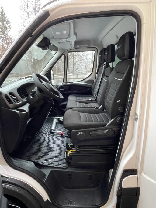 IVECO Daily 35 S 18H A8 Durchlader mit 2x Hebebühnen-image-30