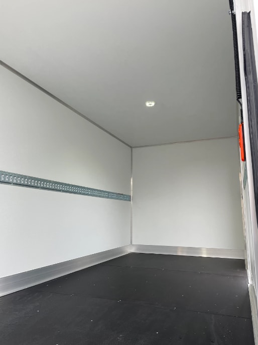 IVECO Daily 35 S 18H A8 Durchlader mit 2x Hebebühnen-image-10