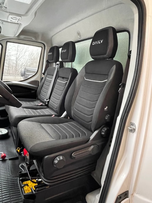 IVECO Daily 35 S 18H A8 Durchlader mit 2x Hebebühnen-image-29