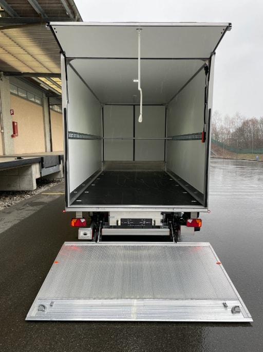 IVECO Daily 35 S 18H A8 Durchlader mit 2x Hebebühnen-image-8