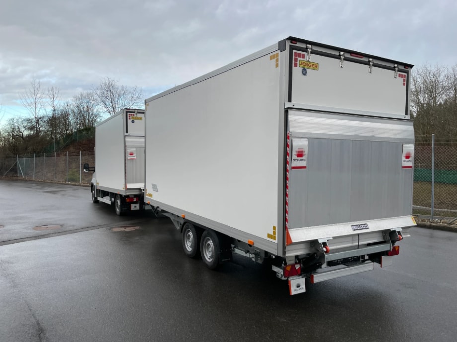 IVECO Daily 35 S 18H A8 Durchlader mit 2x Hebebühnen-image-15