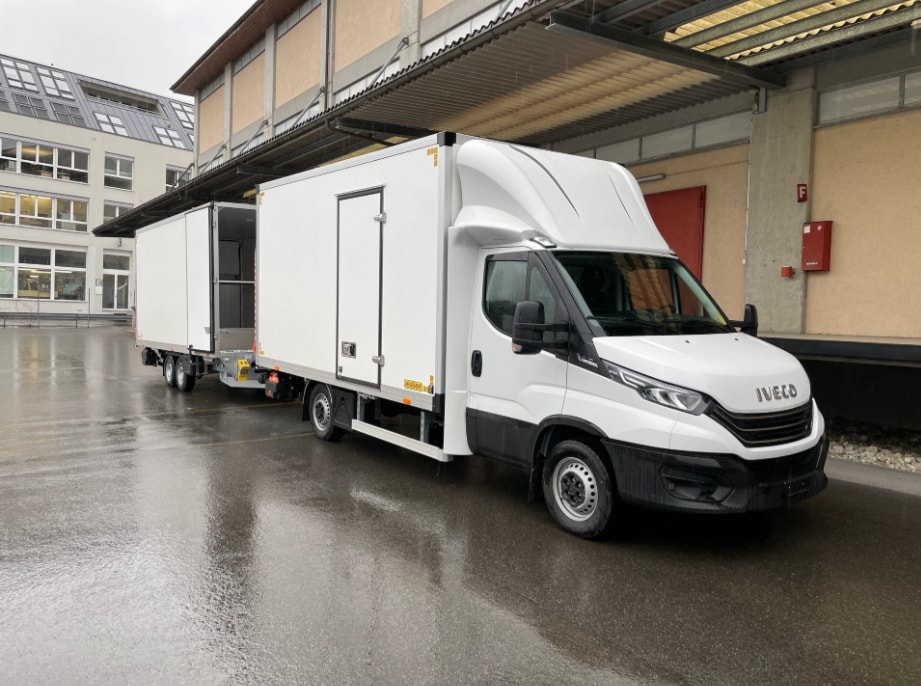 IVECO Daily 35 S 18H A8 Durchlader mit 2x Hebebühnen-image-19