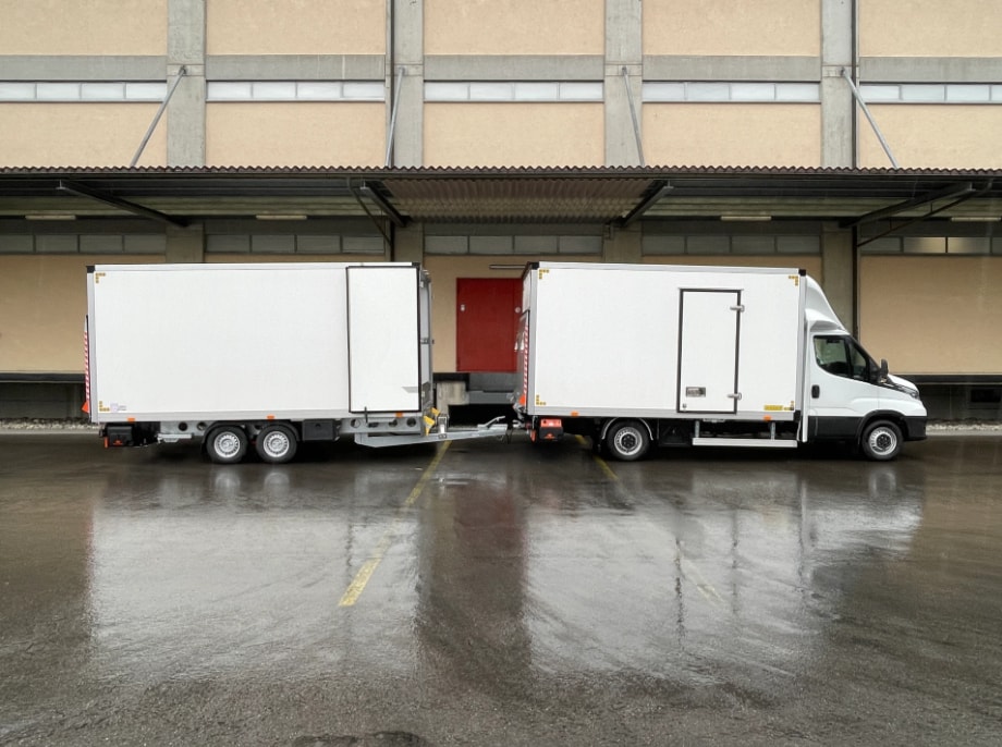 IVECO Daily 35 S 18H A8 Durchlader mit 2x Hebebühnen