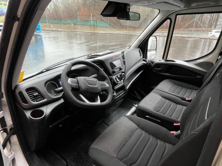 IVECO Daily 35 S 18H A8 Durchlader mit 2x Hebebühnen-image-27