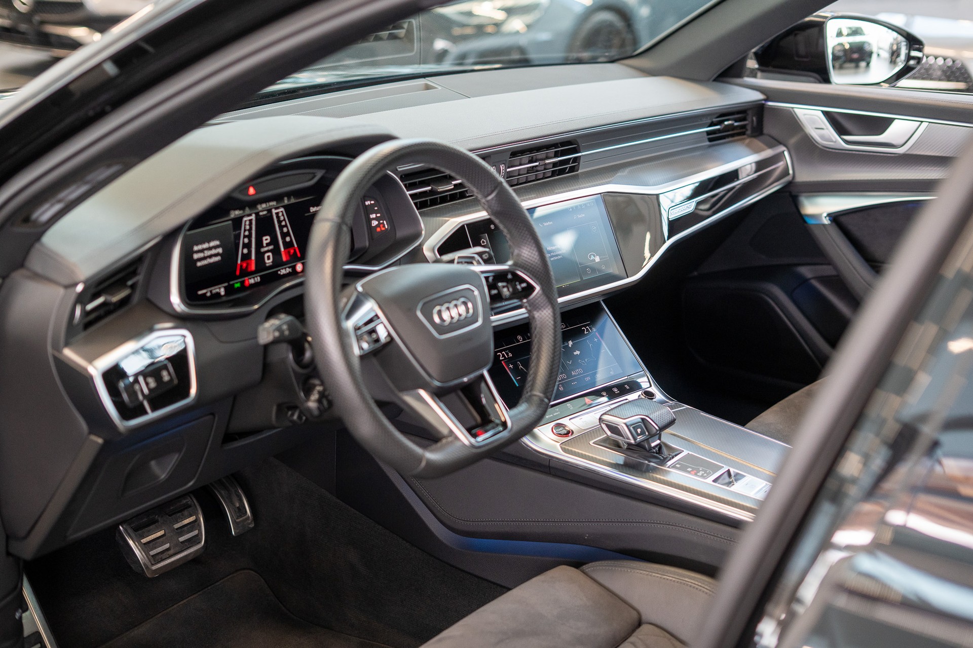 AUDI RS6 Avant 4.0 V8 TFSI quattro T-Tronic / Keramikbremse / HeadUp / 360°Kamera-image-9