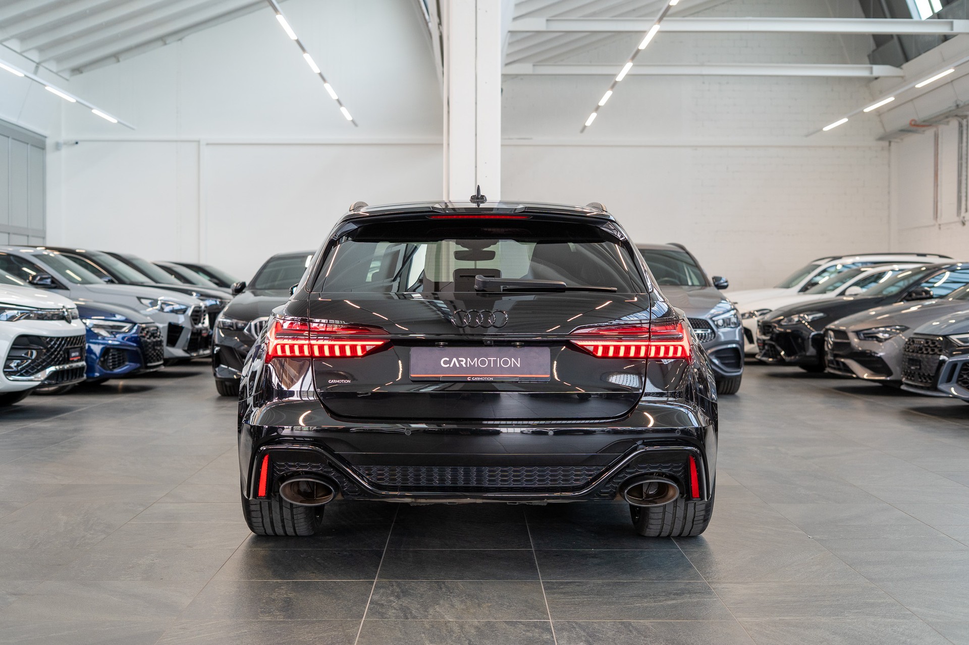 AUDI RS6 Avant 4.0 V8 TFSI quattro T-Tronic / Keramikbremse / HeadUp / 360°Kamera-image-4