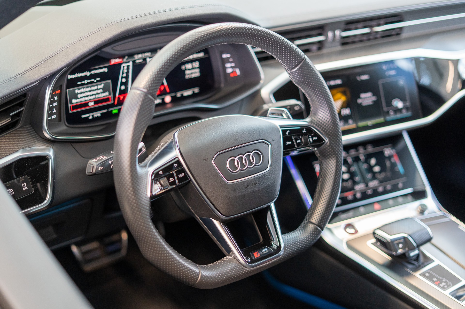 AUDI RS6 Avant 4.0 V8 TFSI quattro T-Tronic / Keramikbremse / HeadUp / 360°Kamera-image-10