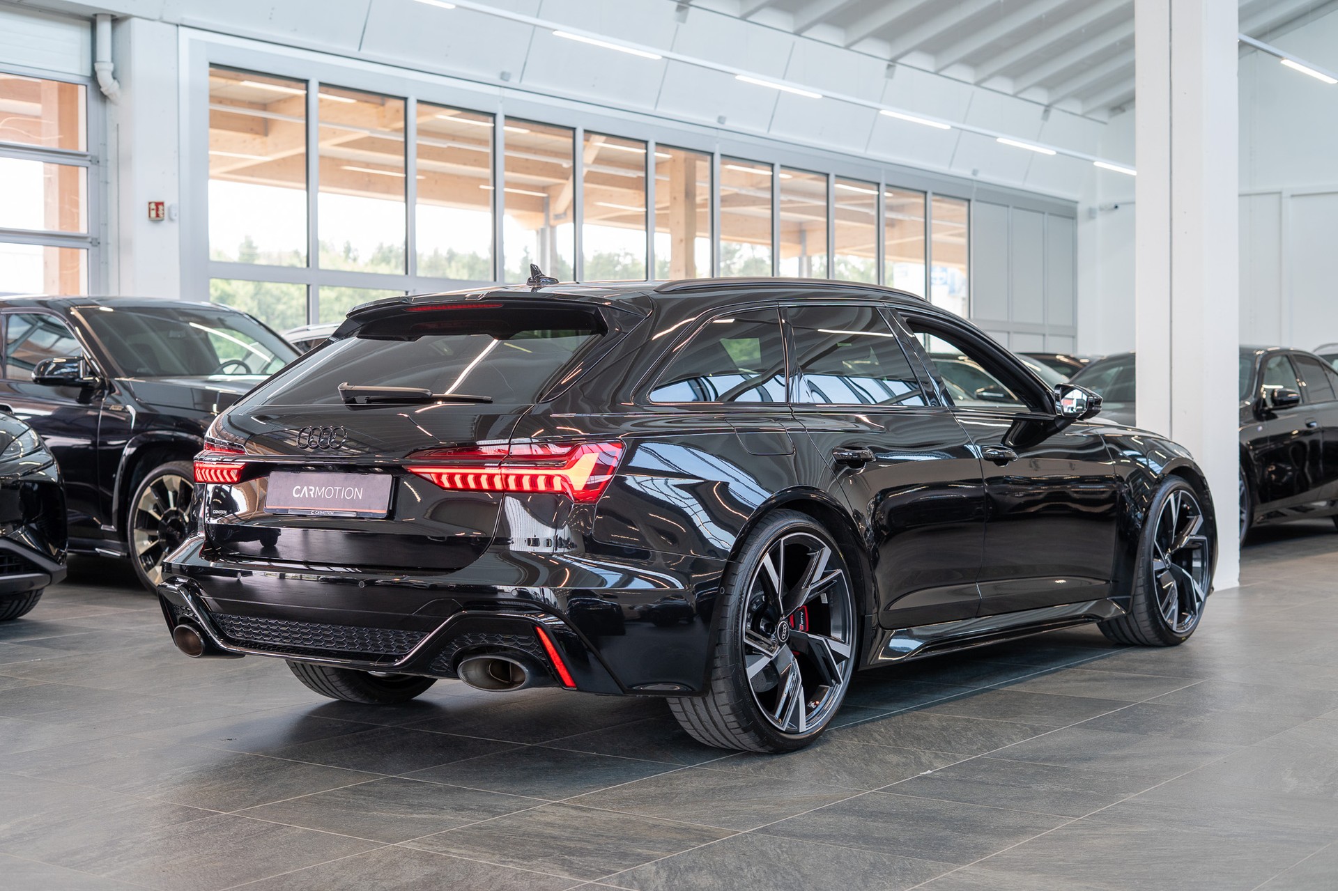 AUDI RS6 Avant 4.0 V8 TFSI quattro T-Tronic / Keramikbremse / HeadUp / 360°Kamera-showroom-element-3