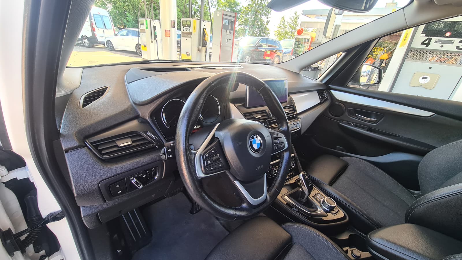 BMW 220d xDrive Gran Tourer Steptronic ** Teil-Leder ** Gr-Navi ** RF-Kamera ** Sitzheizung ** Head UP Disp ** Frisch Ab MFK **-image-16